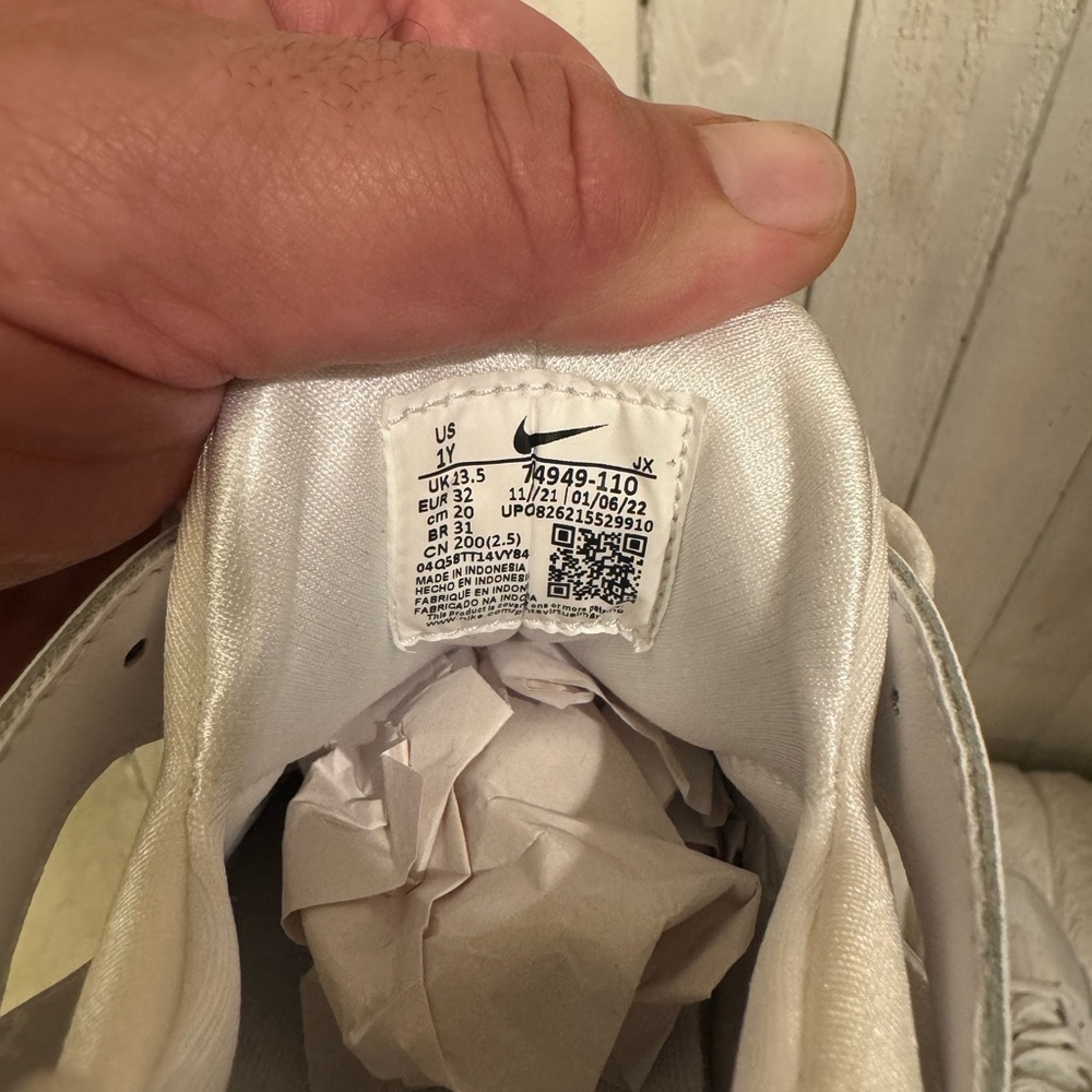 Nike Air Huaraches - Size 1Y - Worn once - No Box - 2 tone White - Picture 8 of 9